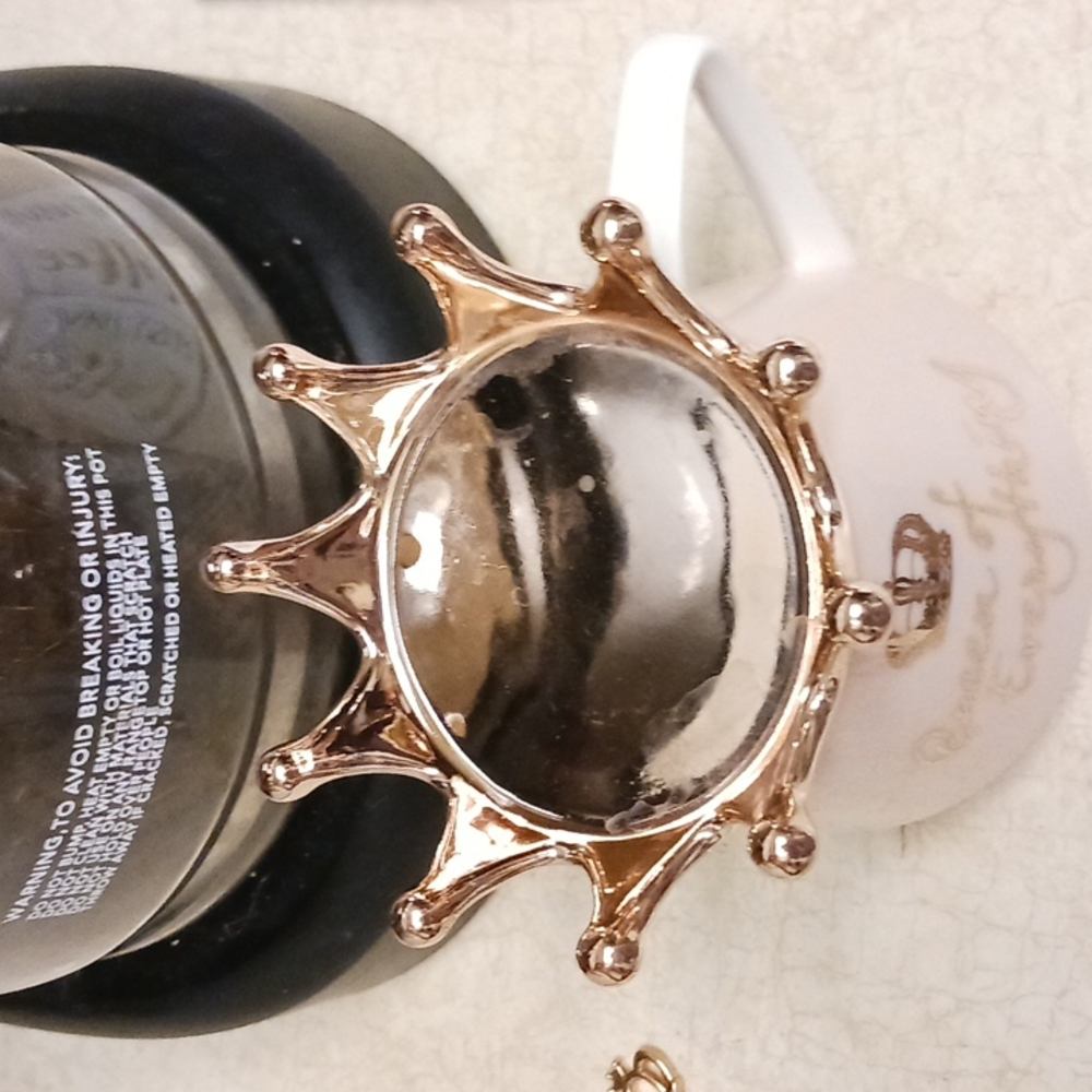 QUEEN OF EVERYTHING, GOLD CROWN TOP, PRECIOUS LIL CROWN SPOON. - Picture 3 of 5